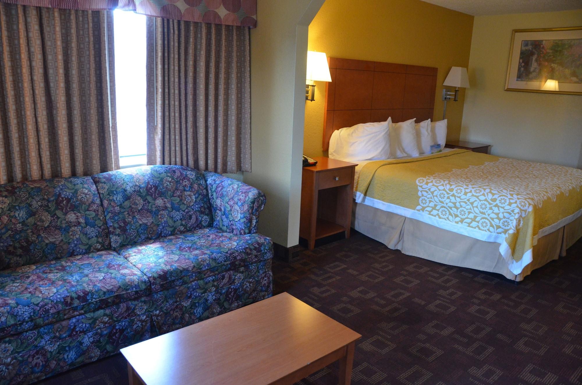 Days By Wyndham Airport East Nashville