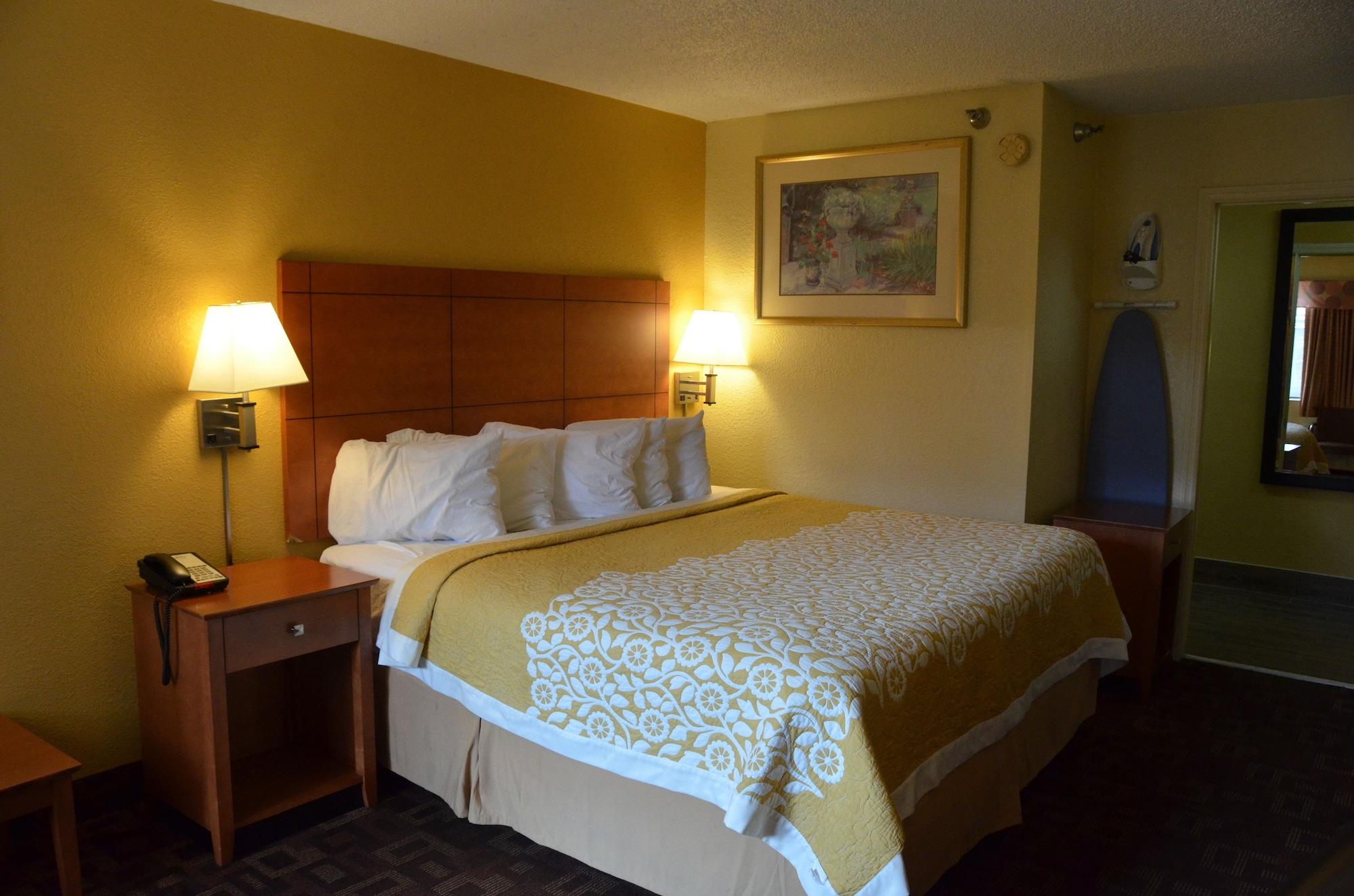 Days By Wyndham Airport East Hotel 2*