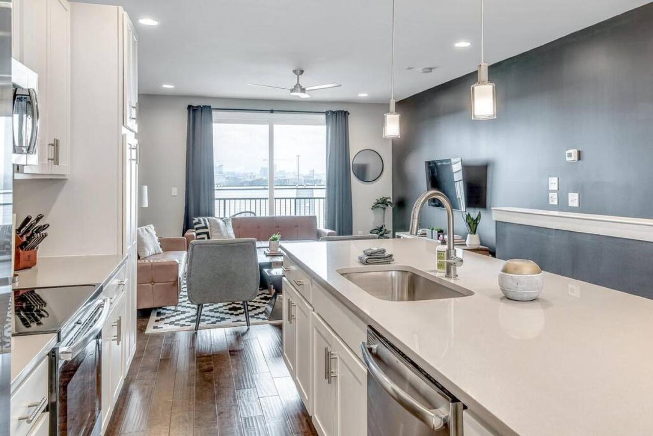 Big New And Modern With Skyline View Mural And Ping Pong *