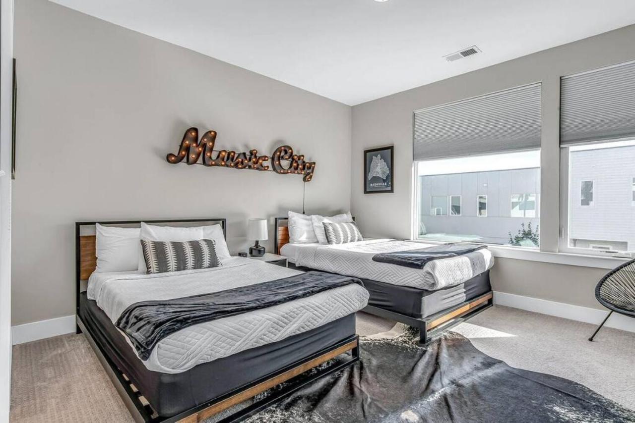 Holiday home Big New And Modern With Skyline View Mural And Ping Pong Nashville