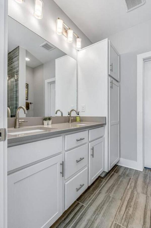 Holiday home Big New And Modern With Skyline View Mural And Ping Pong *