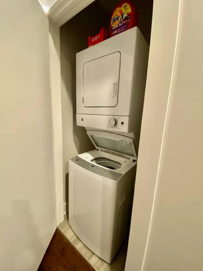 Big New And Modern With Skyline View Mural And Ping Pong Holiday home *