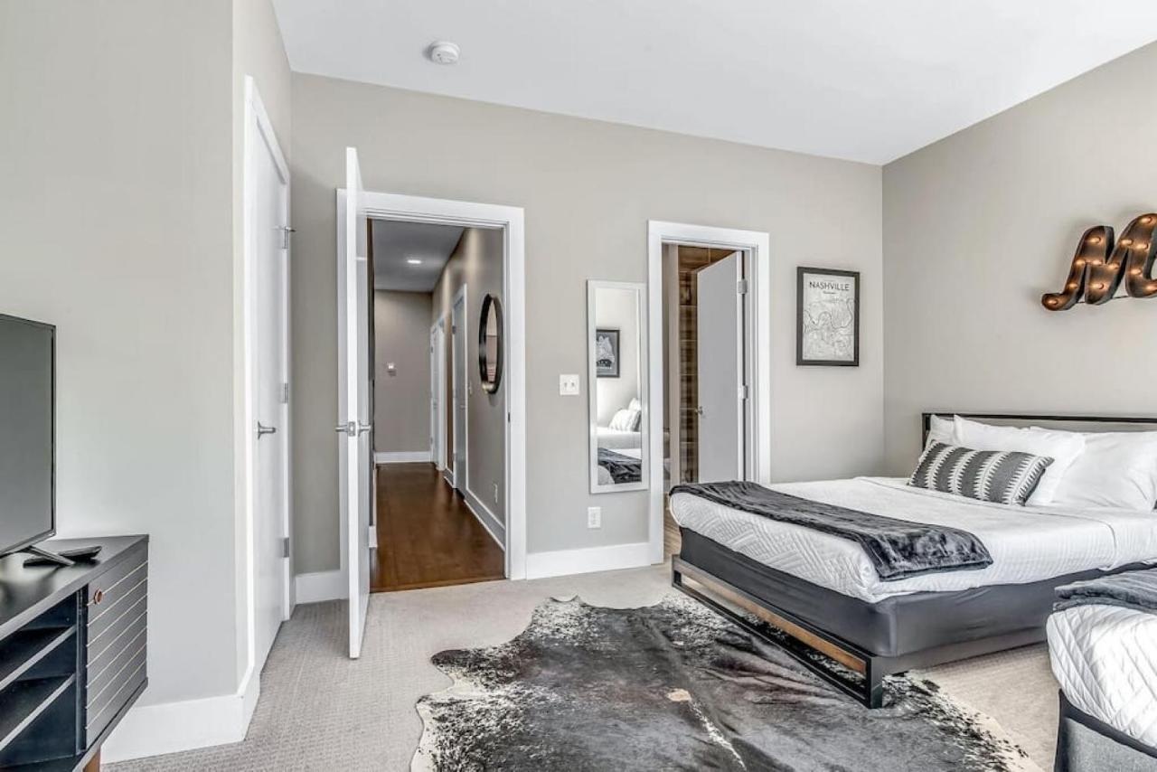 Big New And Modern With Skyline View Mural And Ping Pong