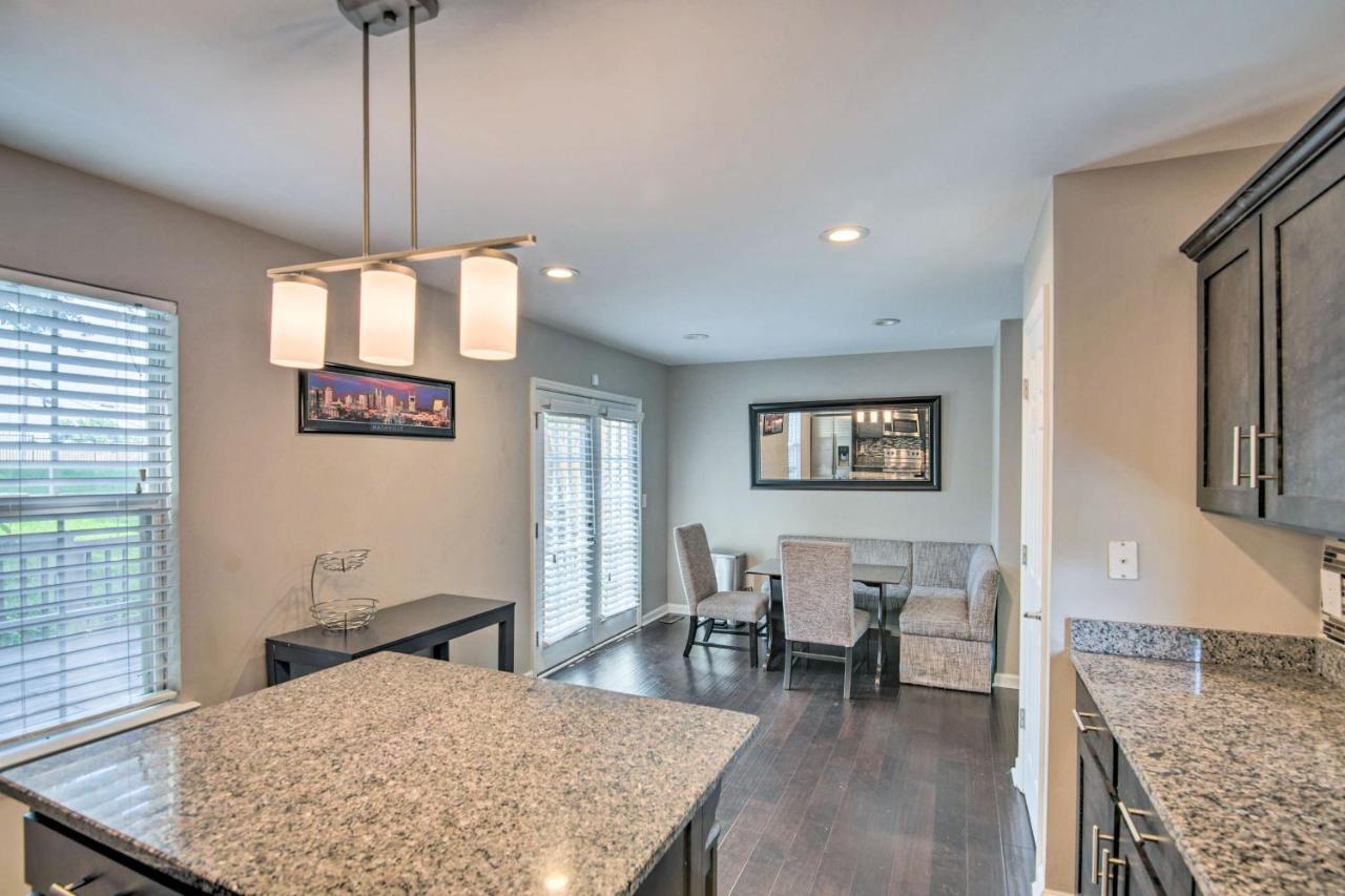 Spacious Nashville Townhome W\/ Private Deck & Yard Hotel *
