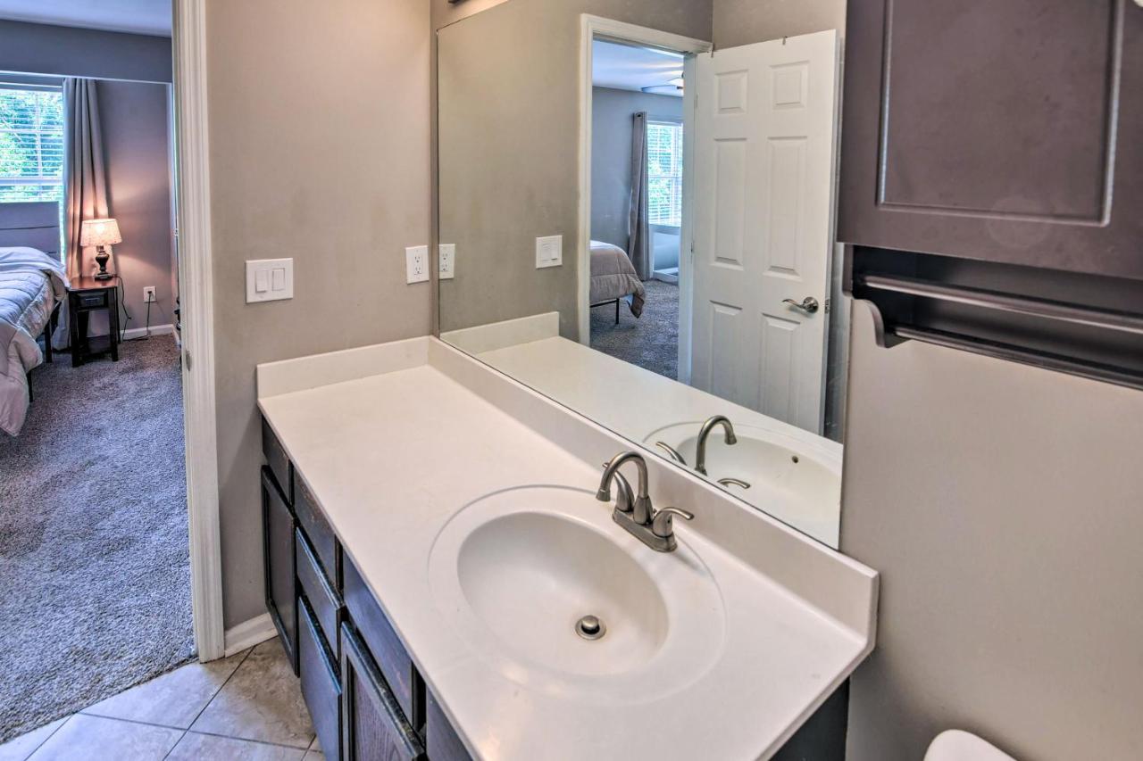 Spacious Nashville Townhome W\/ Private Deck & Yard *