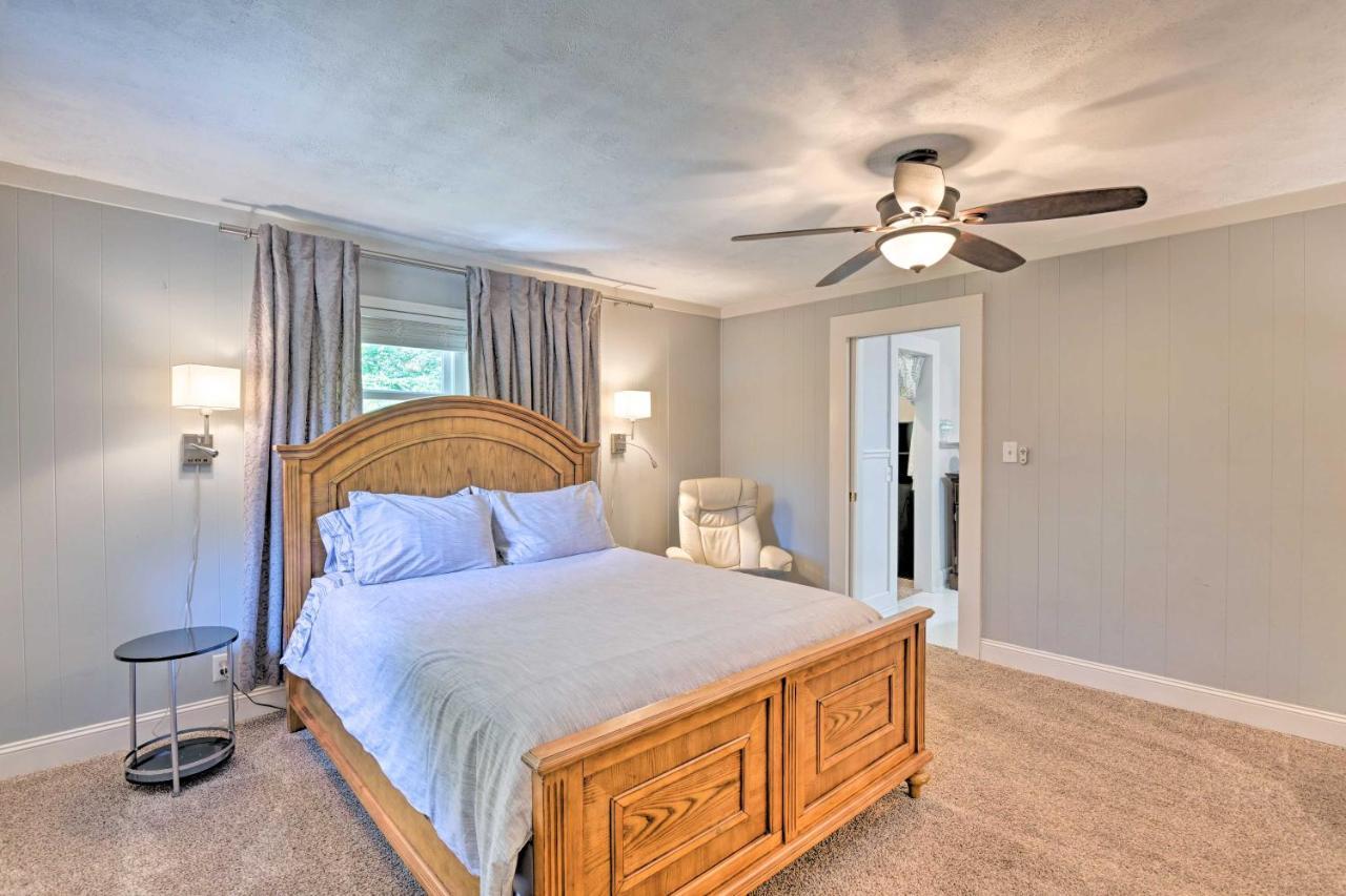 Spacious Retreat About 6 Miles To Broadway! *