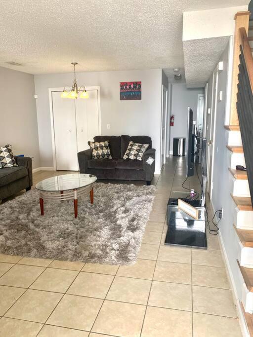Classic 2-bedroom W/free Parking Apartment Nashville