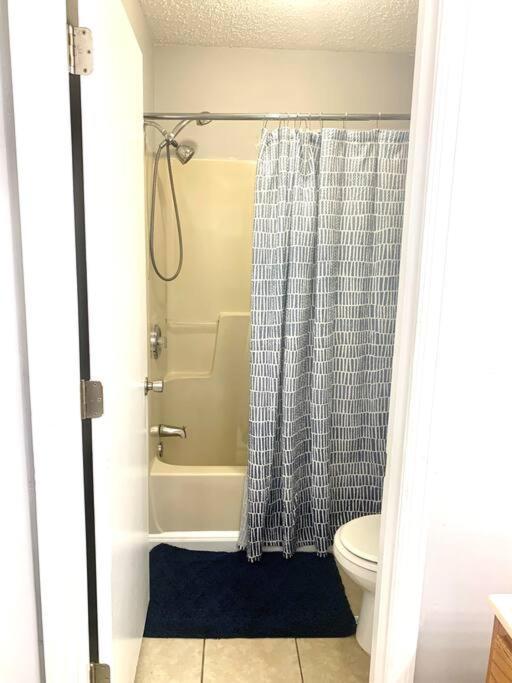 Classic 2-bedroom W/free Parking Apartment