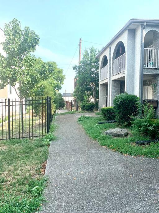 Classic 2-bedroom W/free Parking Apartment *
