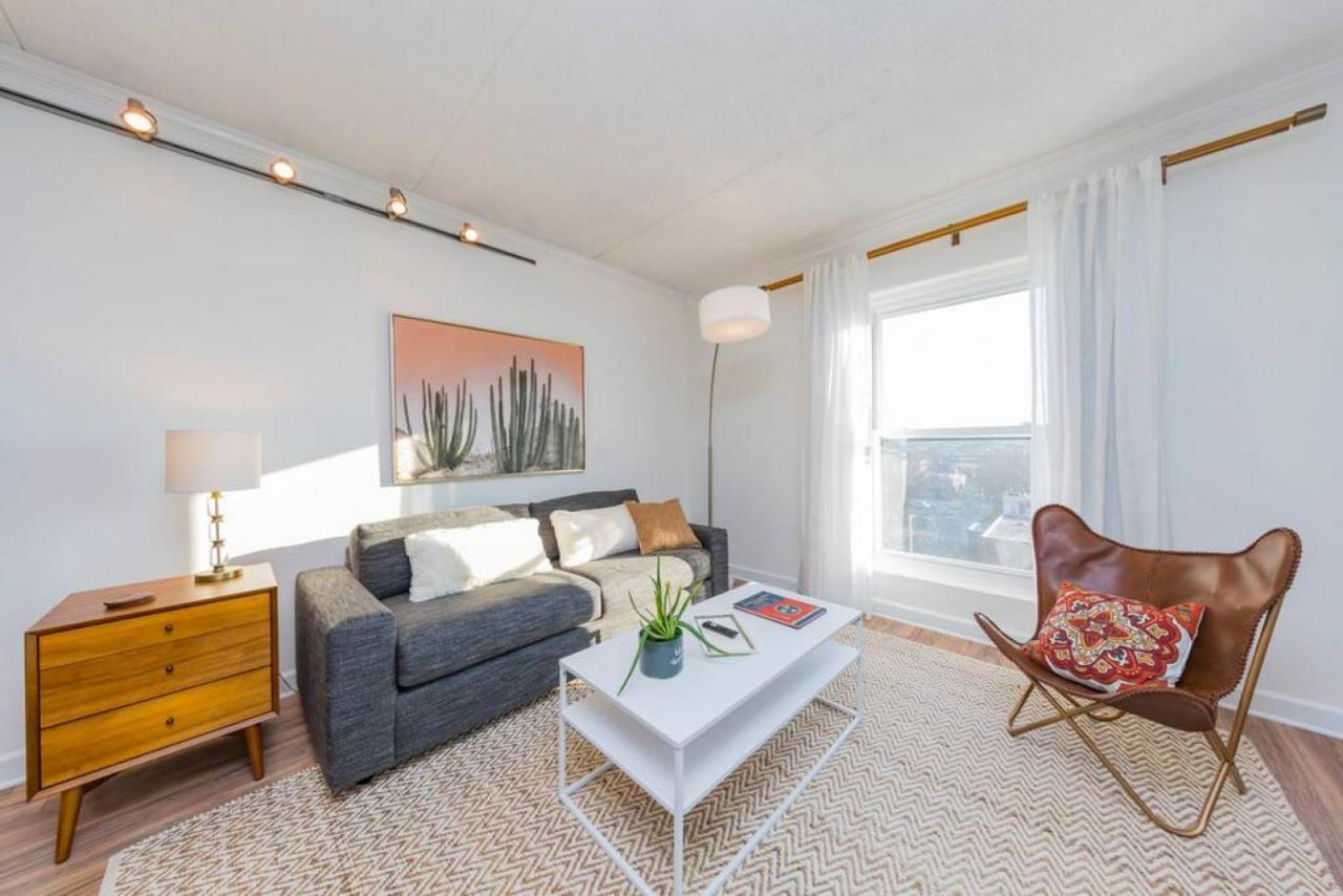 Music Row Retreat With Pool And Free Parking, Walk To Bars!