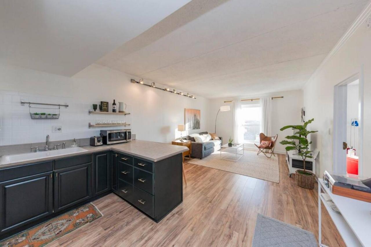 Music Row Retreat With Pool And Free Parking, Walk To Bars! Apartment