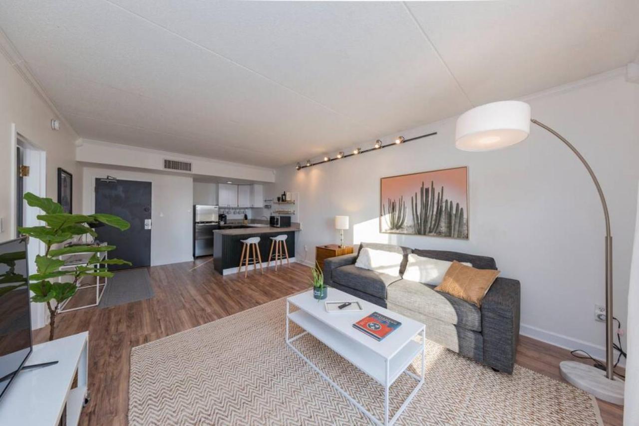 Music Row Retreat With Pool And Free Parking, Walk To Bars! *