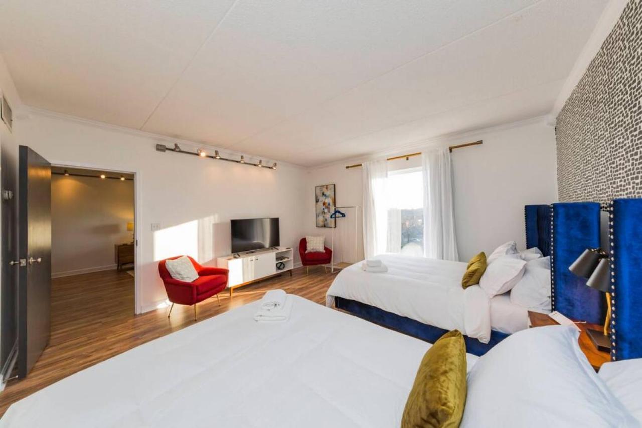 Music Row Retreat With Pool And Free Parking, Walk To Bars! Apartment *