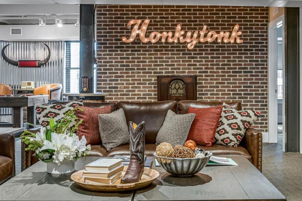 Honky Tonk 6 Bedroom By Maddox Apartment Nashville