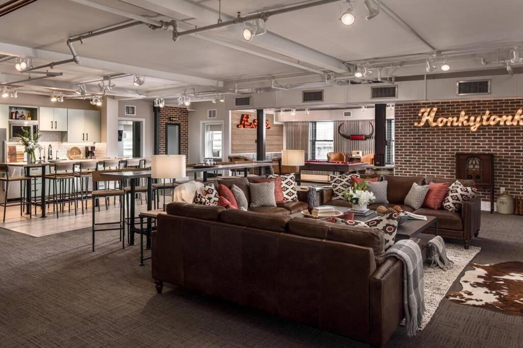 Honky Tonk 6 Bedroom By Maddox Apartment *