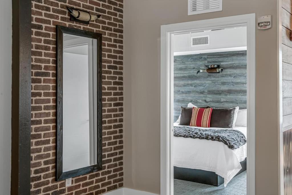 Honky Tonk 6 Bedroom By Maddox Apartment *