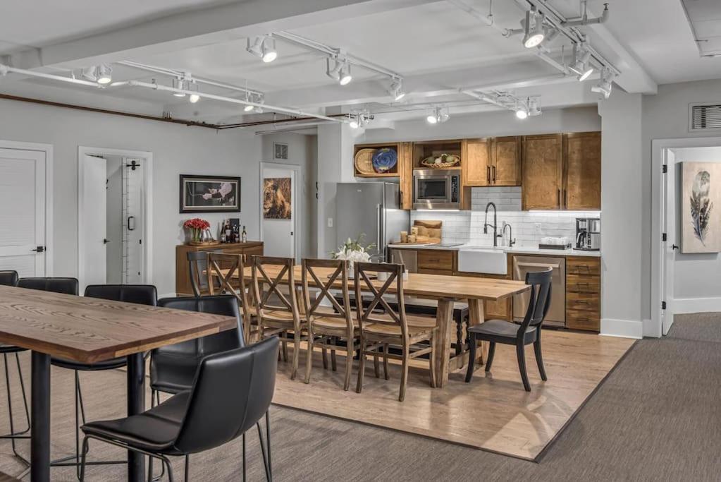 Rustic At The Maddox 6 Bedrooms Apartment *
