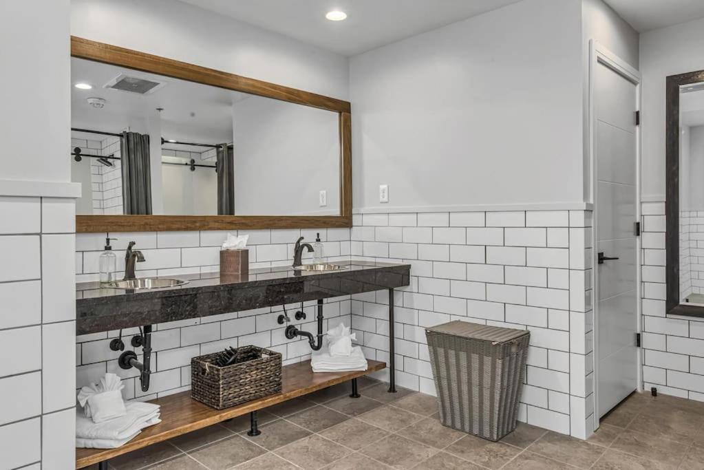 Rustic At The Maddox 6 Bedrooms Apartment *