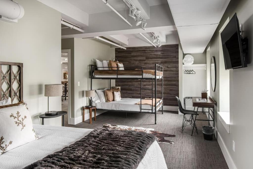 Honky Tonk 6 Bedroom By Maddox