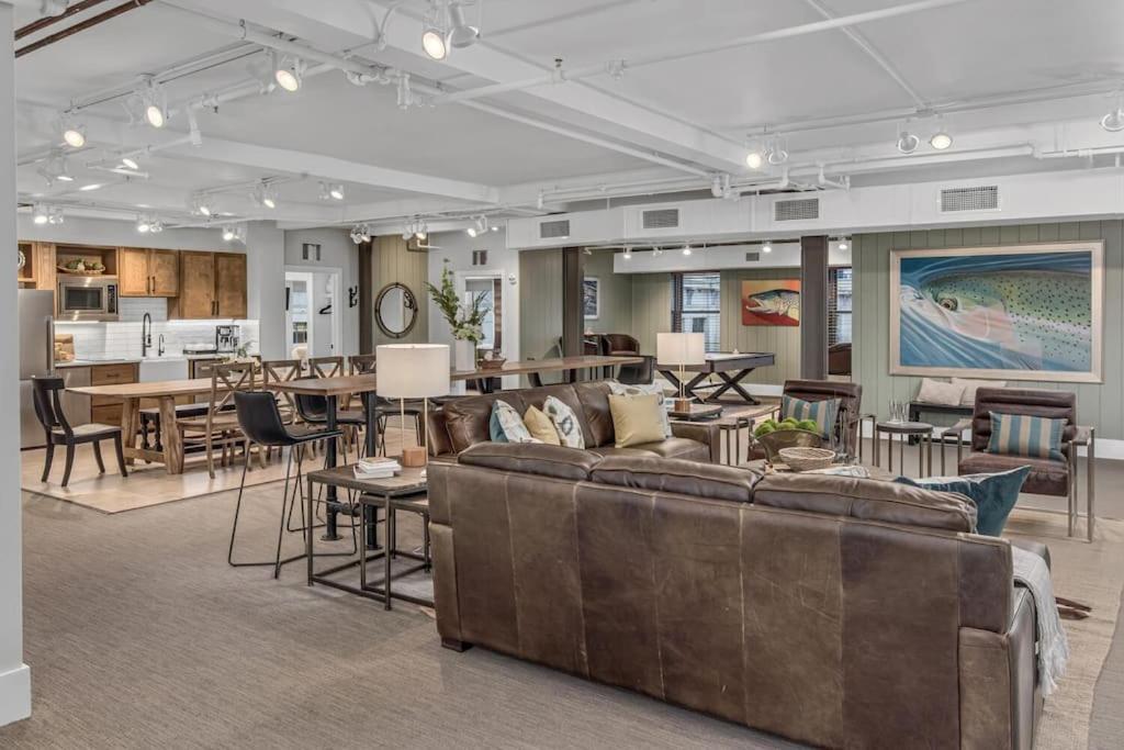 Rustic At The Maddox 6 Bedrooms Apartment