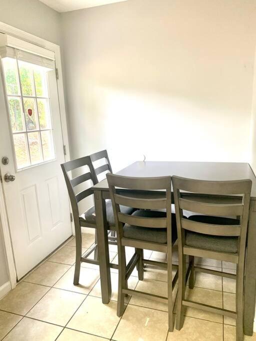Apartment Classic 2-bedroom W/free Parking *