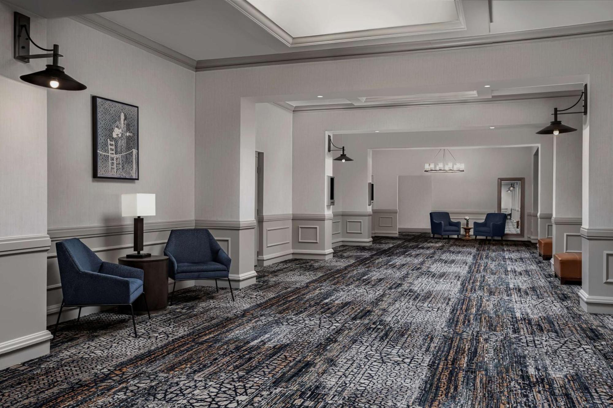Hotel Embassy By Hilton Airport