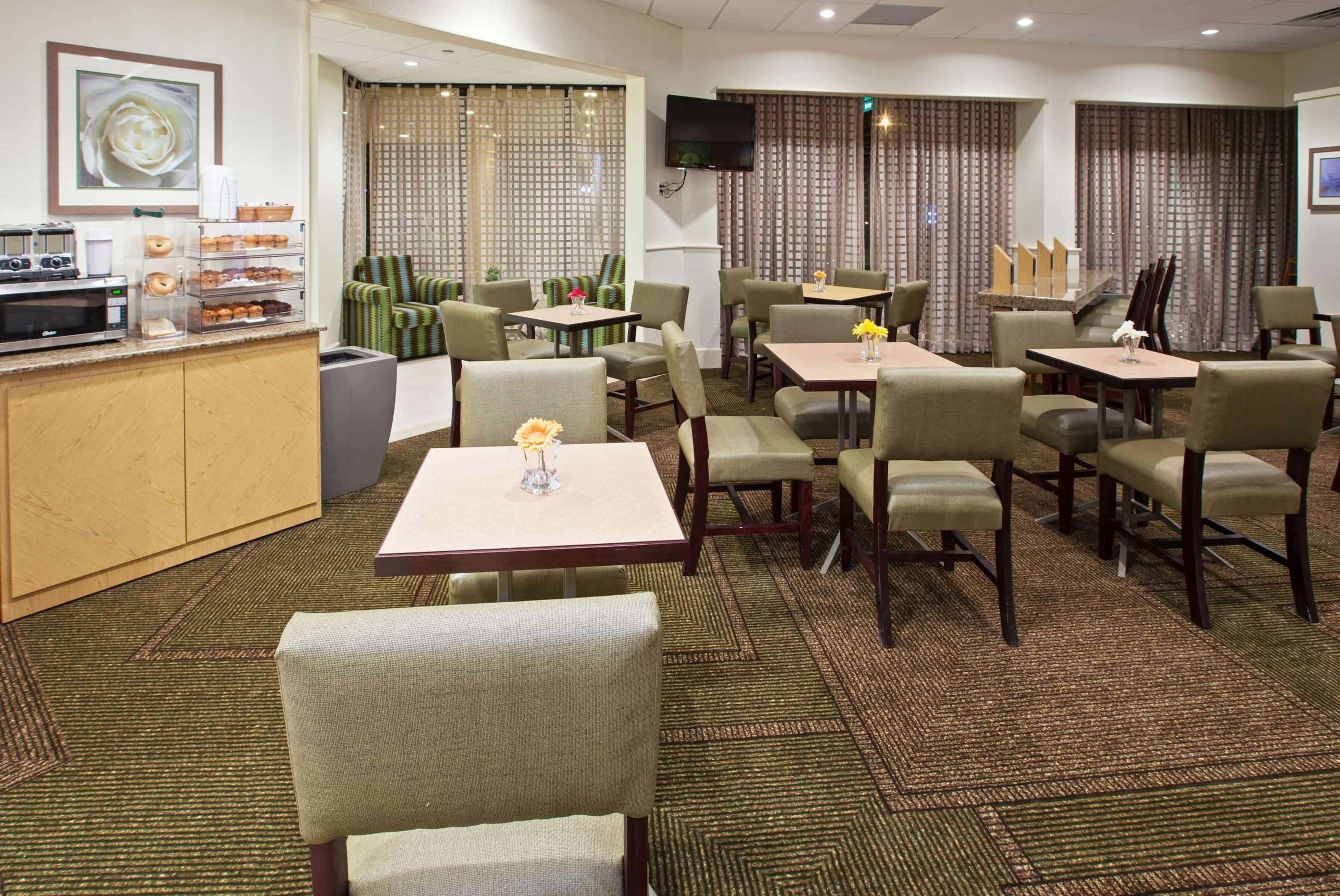 La Quinta By Wyndham Airport/opryland Hotel