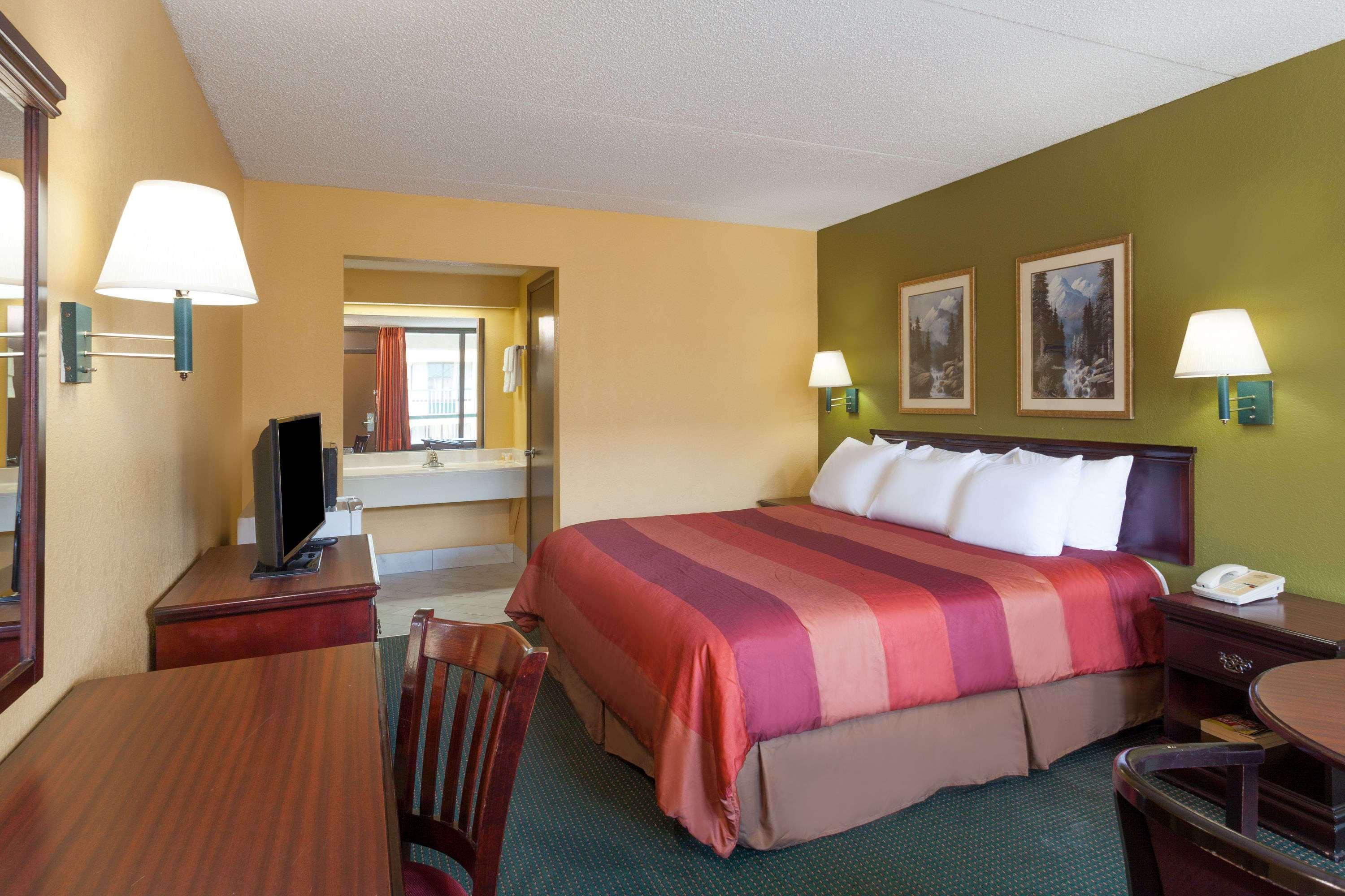Days By Wyndham Saint Thomas West Hospital 2*