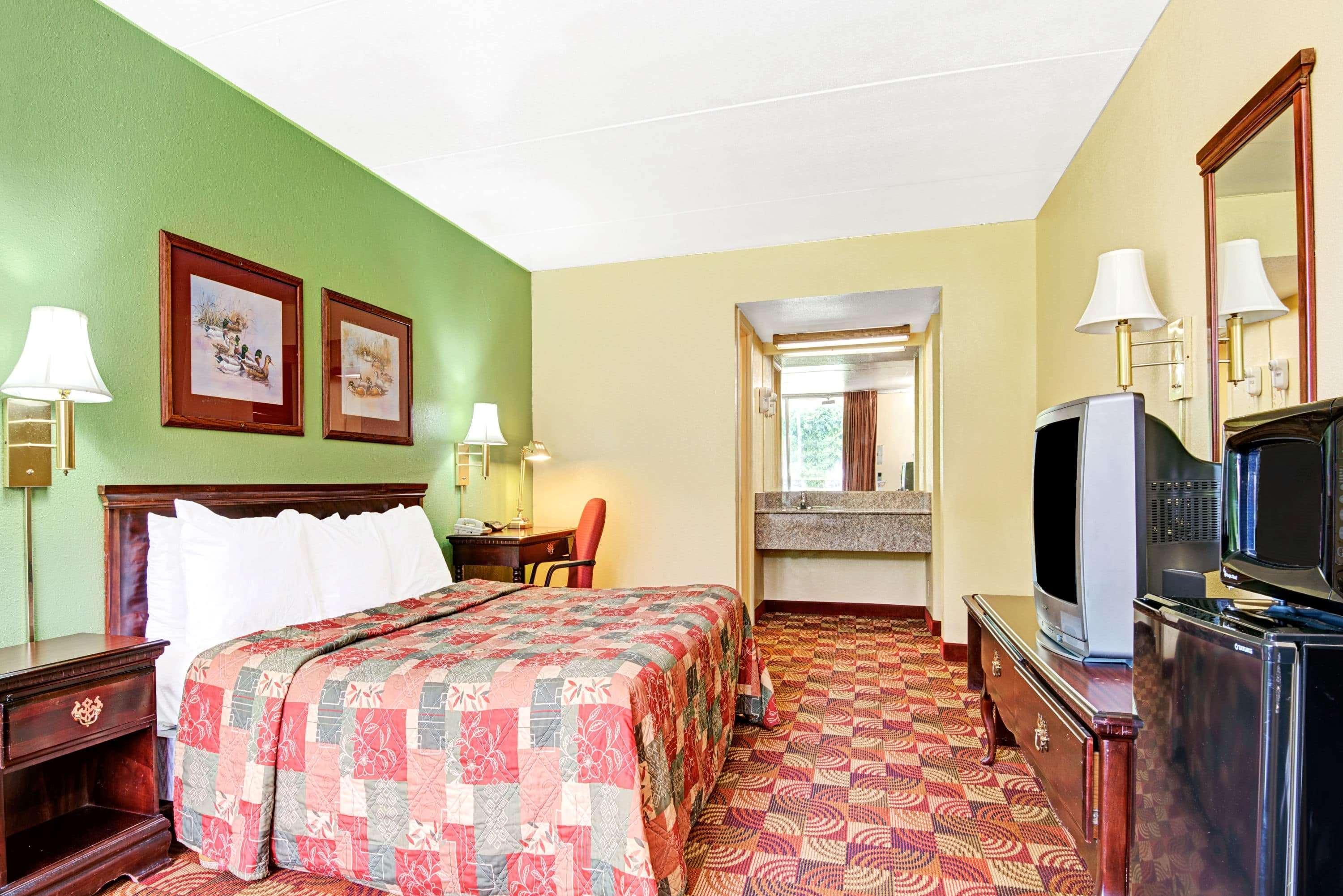 Super 8 By Wyndham Near Downtown / I-40 Nashville