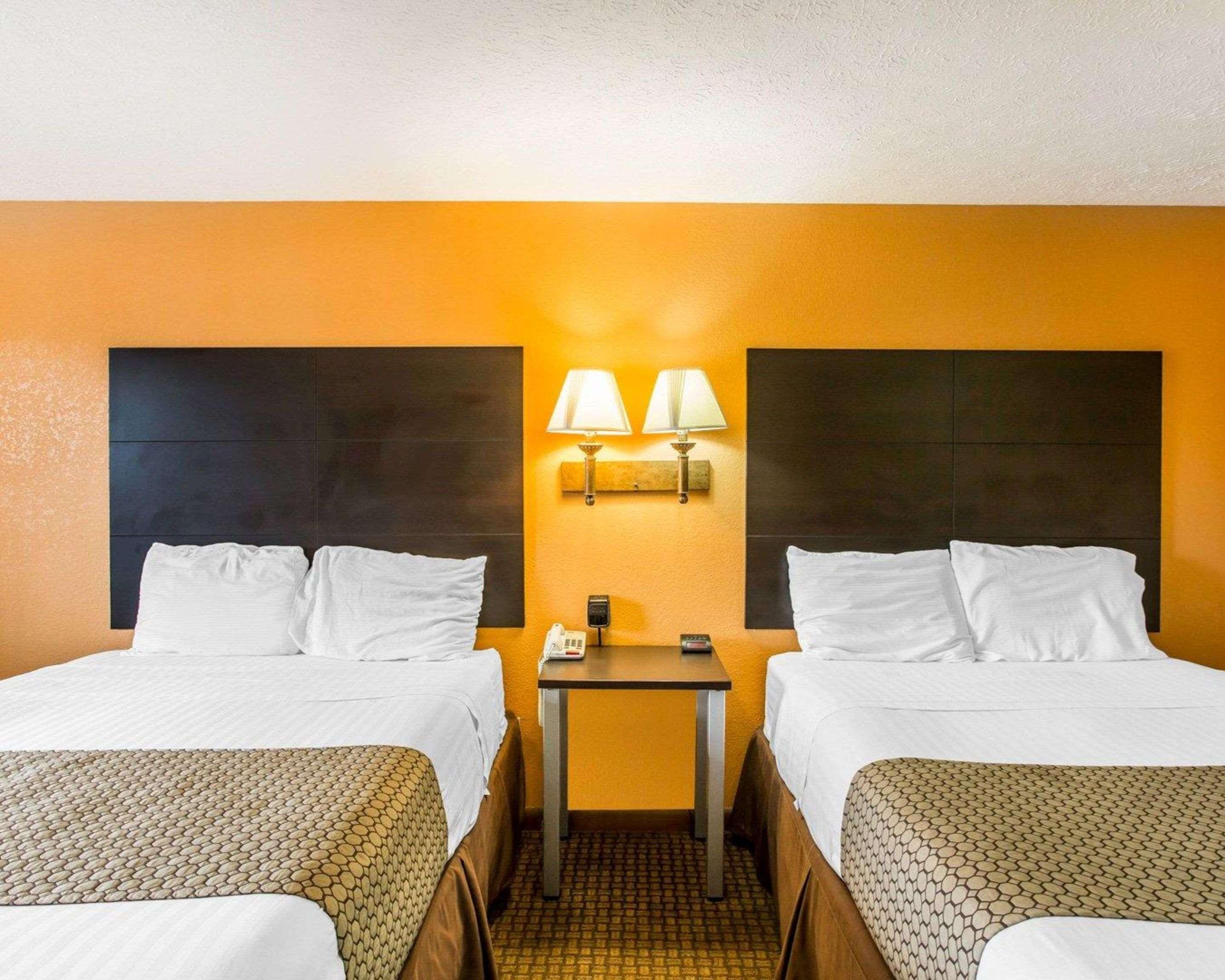 Econo North - Opryland Motel