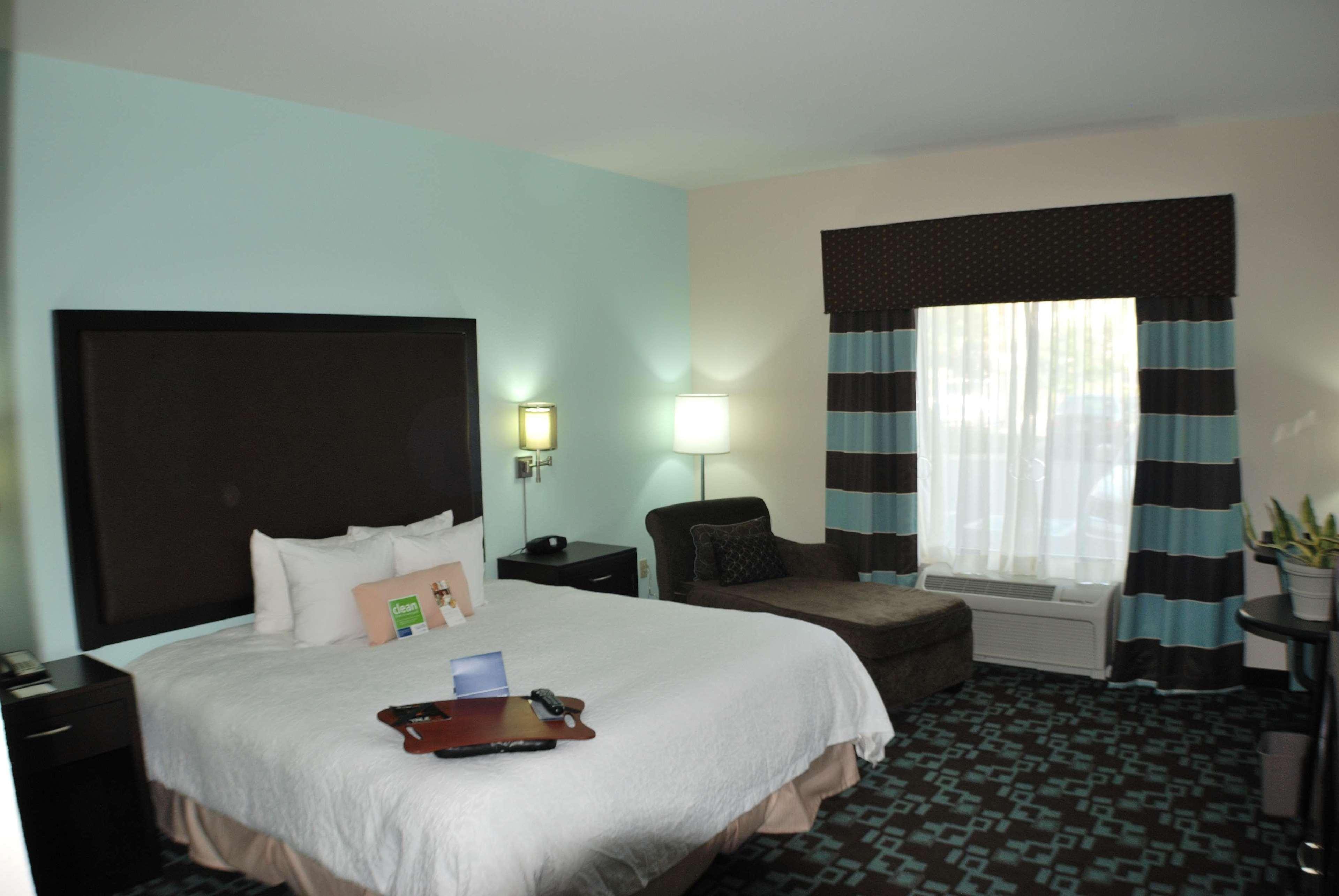 Hampton & At Opryland Hotel