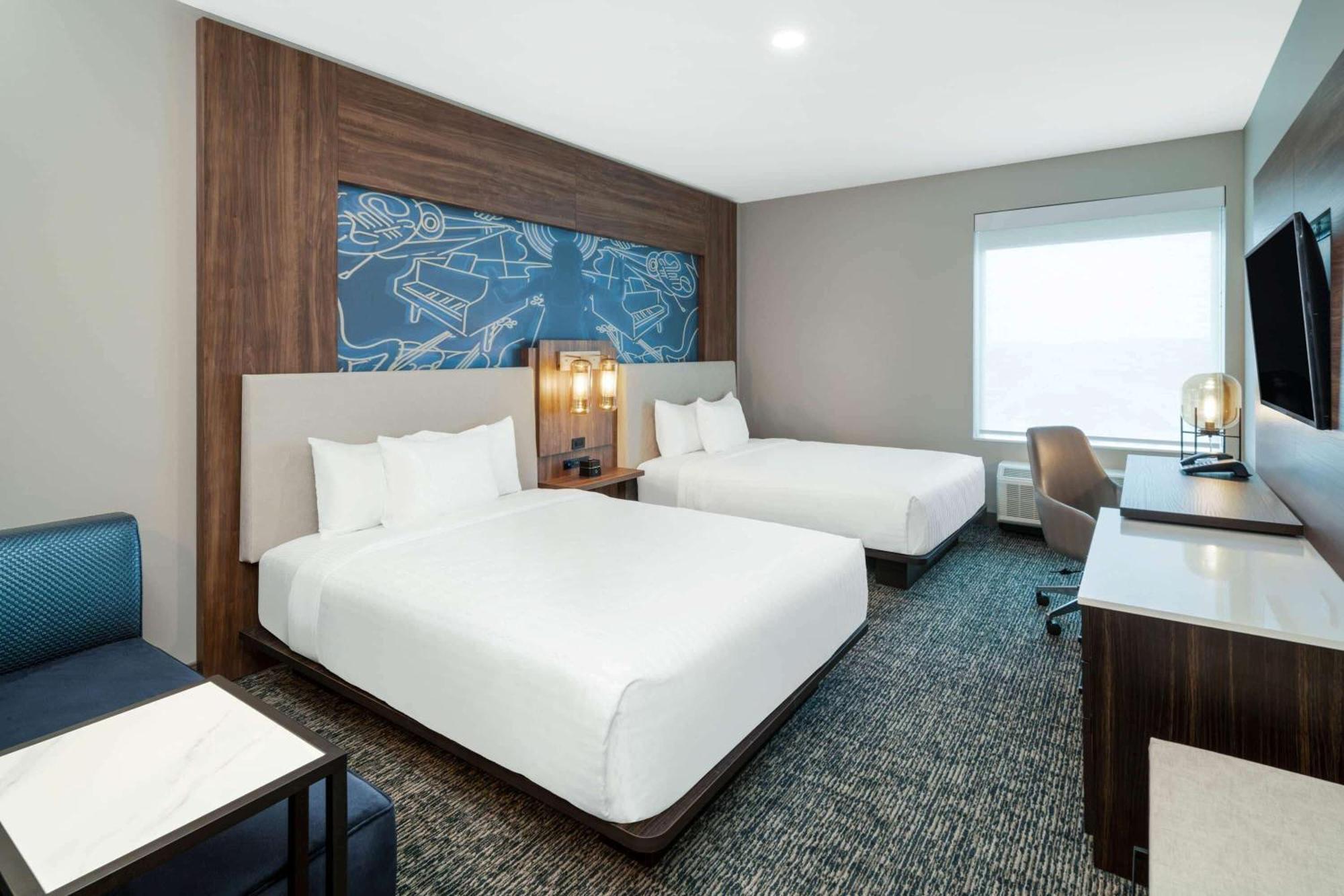 La Quinta & By Wyndham Downtown Stadium Nashville