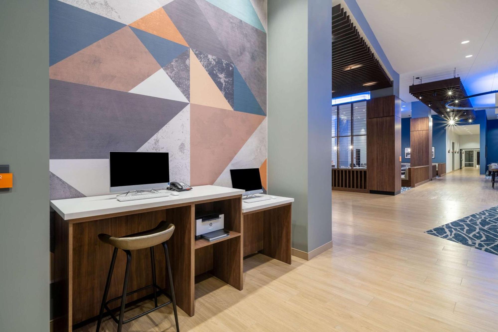 Hotel La Quinta & By Wyndham Downtown Stadium 3*