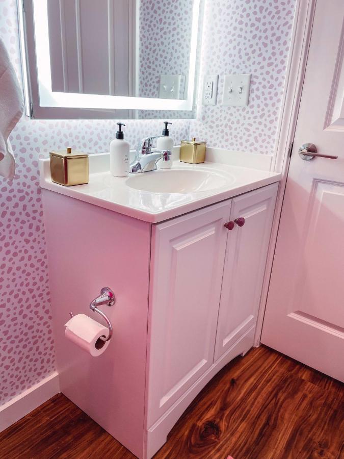 Dolly's Delight - Boutique Bliss Mins From Broadway