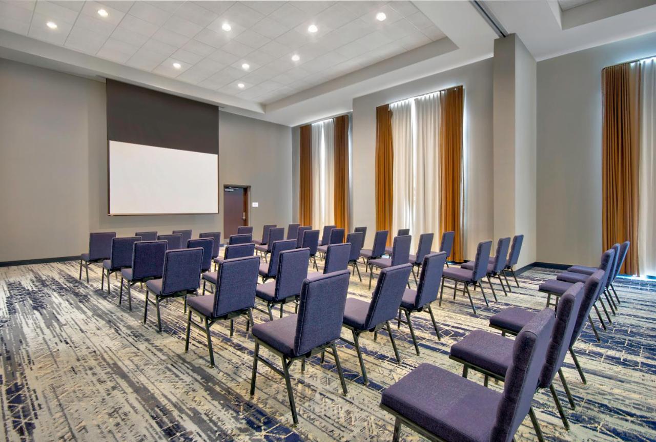 Courtyard By Marriott Green Hills Hotel