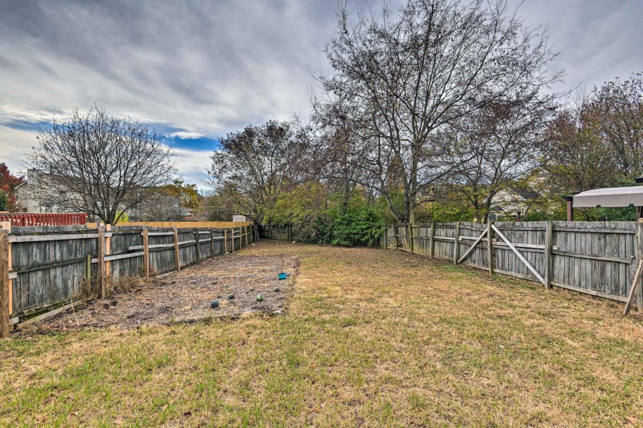 Cozy With Yard About 12 Mi To Dtwn Nashville! Holiday home