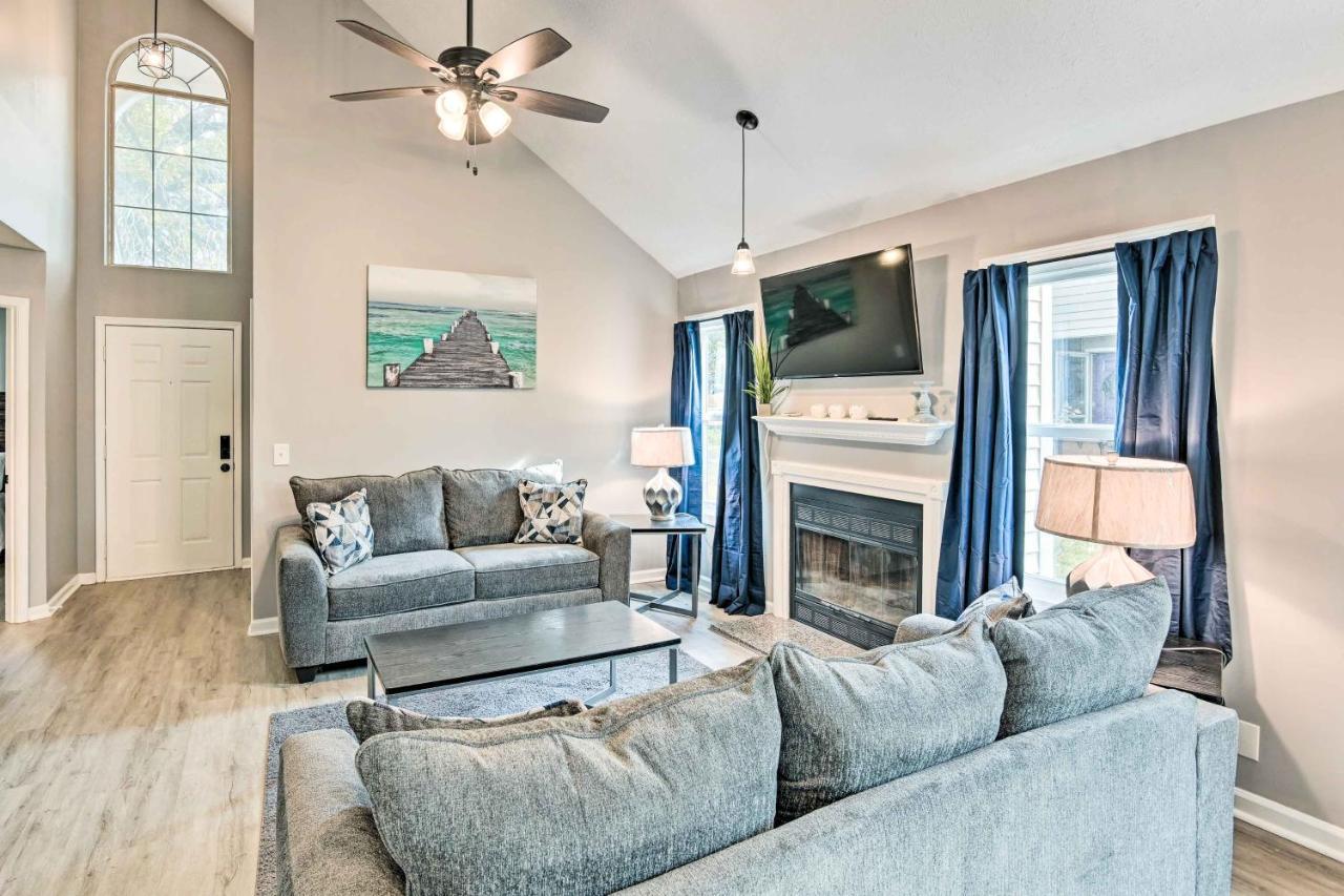 Holiday home Cozy With Yard About 12 Mi To Dtwn Nashville! Nashville