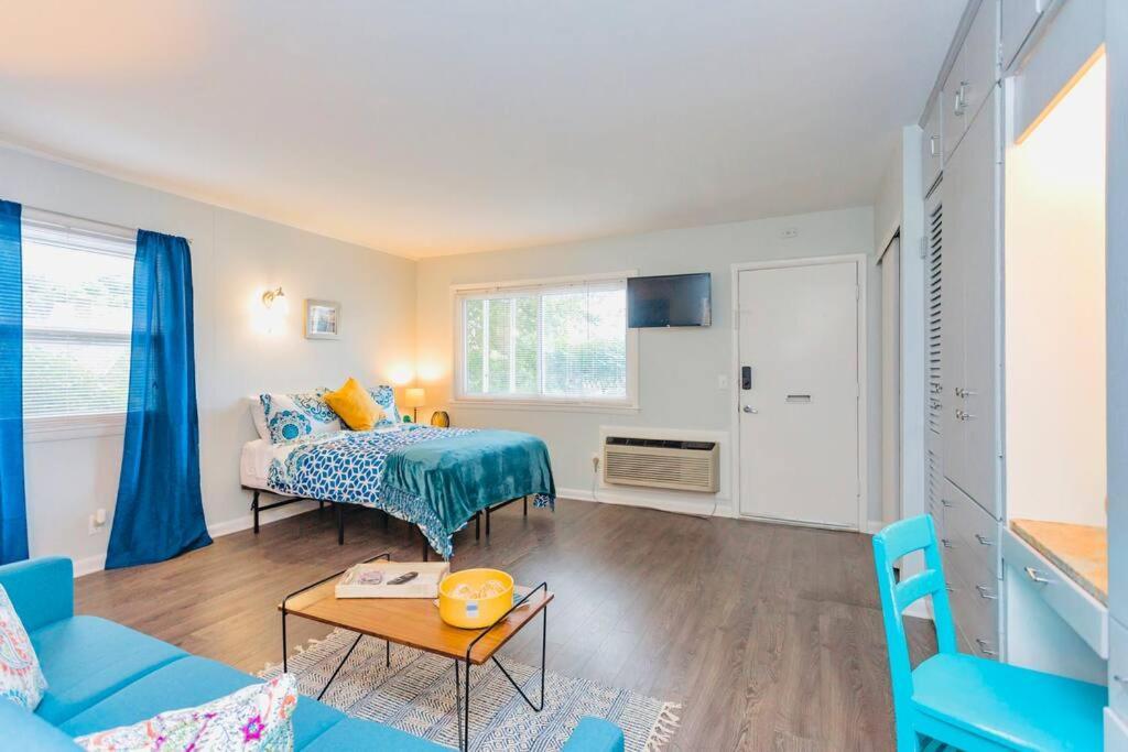Hillview Studio - Seasonal Pool Holiday home