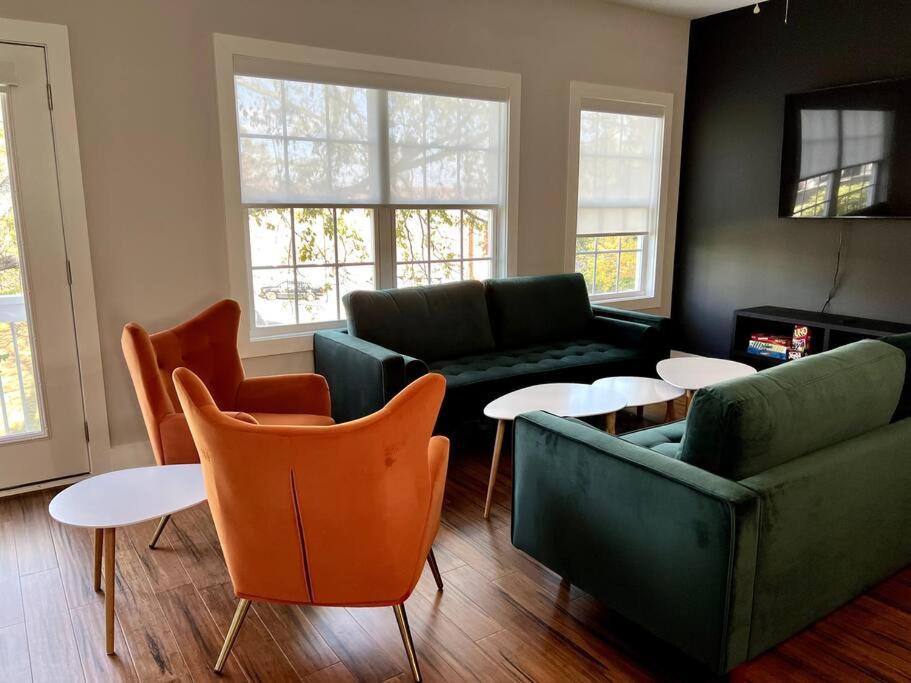 Jink Hippies And Cowboys - 7 Beds - Sleeps 10 Holiday home Nashville
