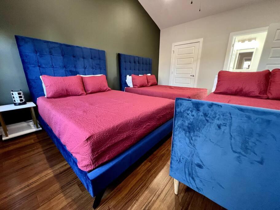 Jink Hippies And Cowboys - 7 Beds - Sleeps 10 Holiday home Nashville