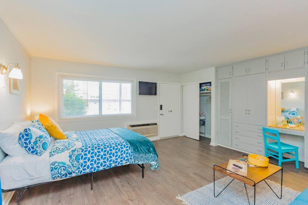 Hillview Studio - Seasonal Pool Holiday home