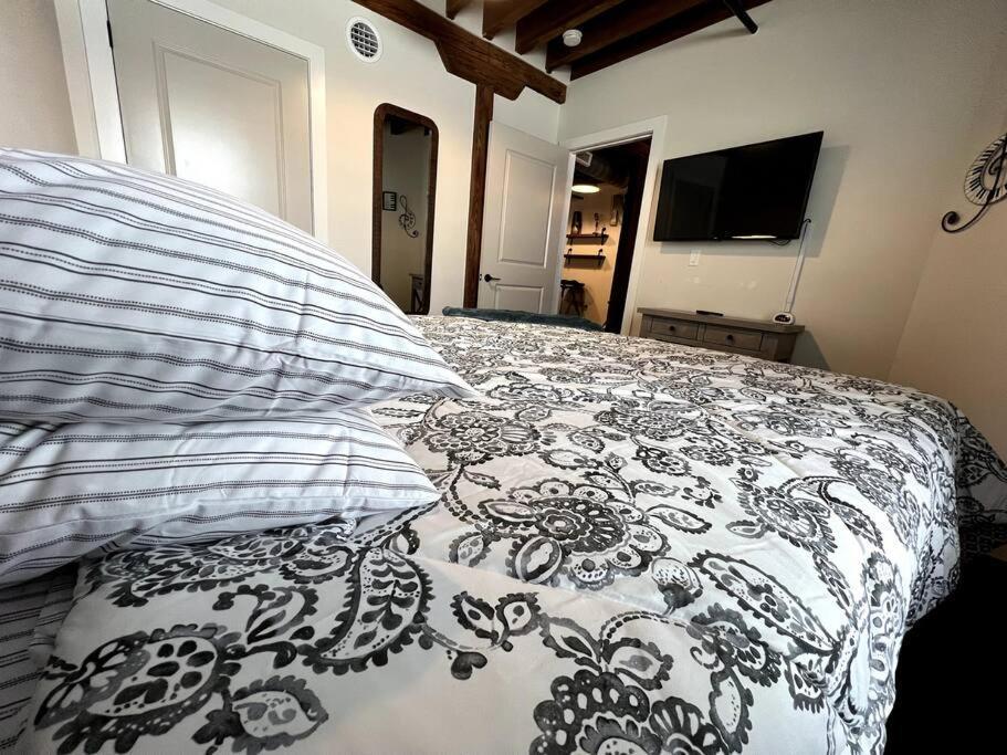 Apartment With I Am - Texas Meets Tennessee Charm *