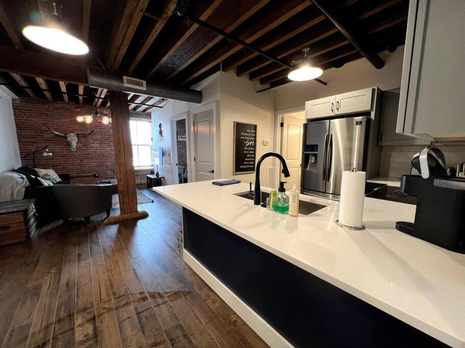 Apartment With I Am - Texas Meets Tennessee Charm *