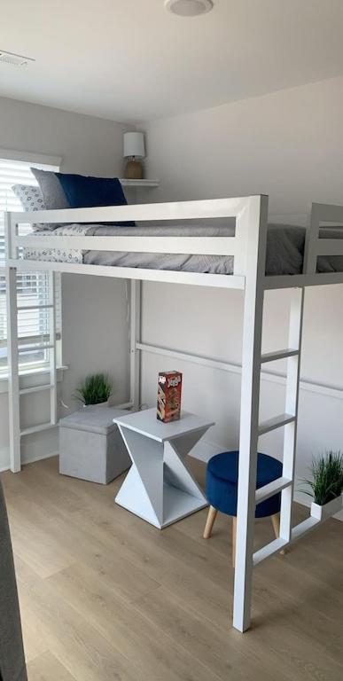 Classy, Cozy, Close To Downtown