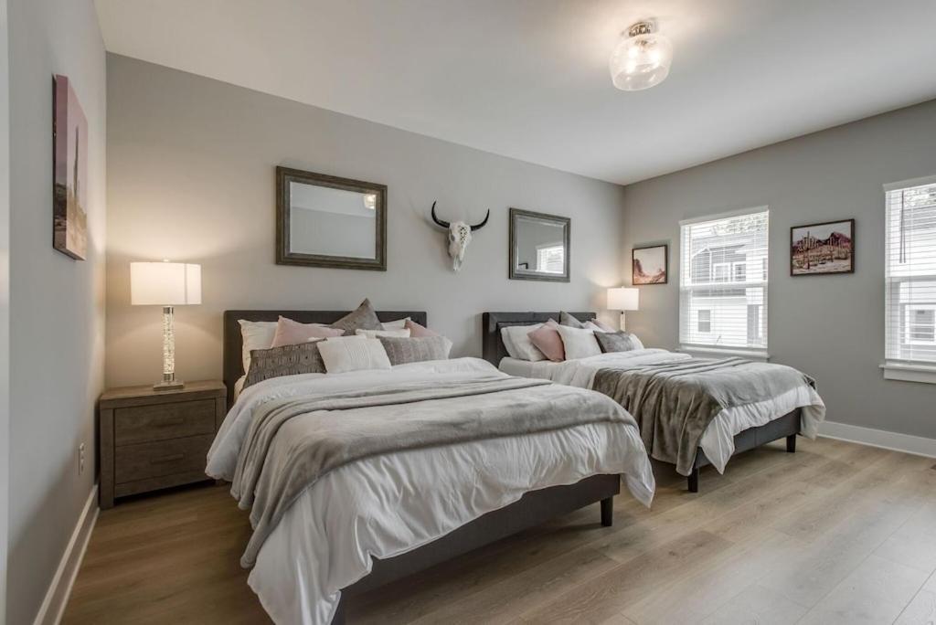 Classy, Cozy, Close To Downtown *