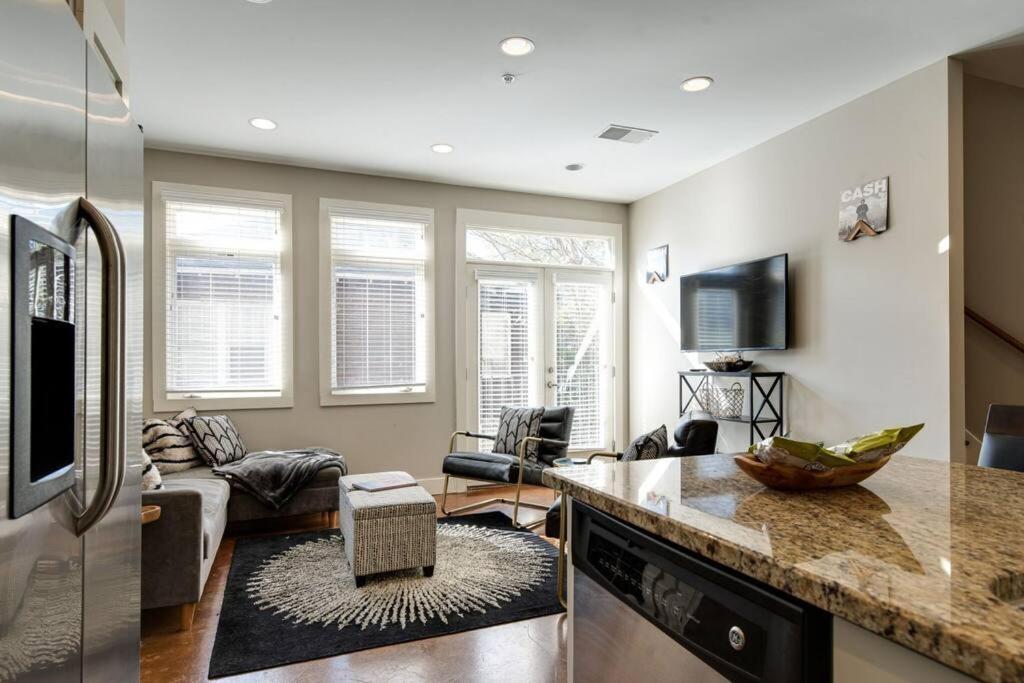 Cashville - Stylish Minutes From Broadway Apartment Nashville