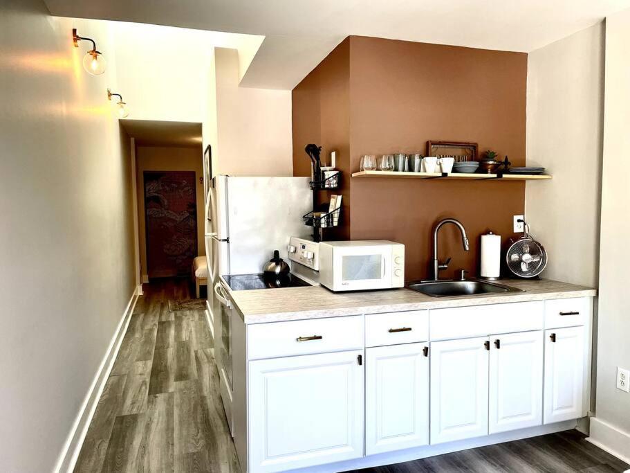 Weho House #11 Apartment