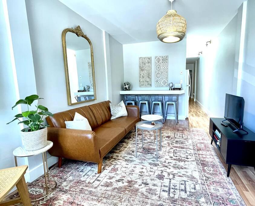 City Skyline Views In A Great Neighborhood *