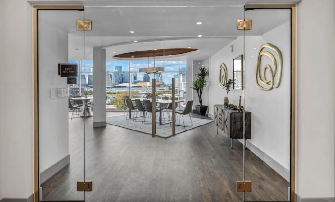 Palatial Abode With Downtown View & Free Parking Apartment Nashville