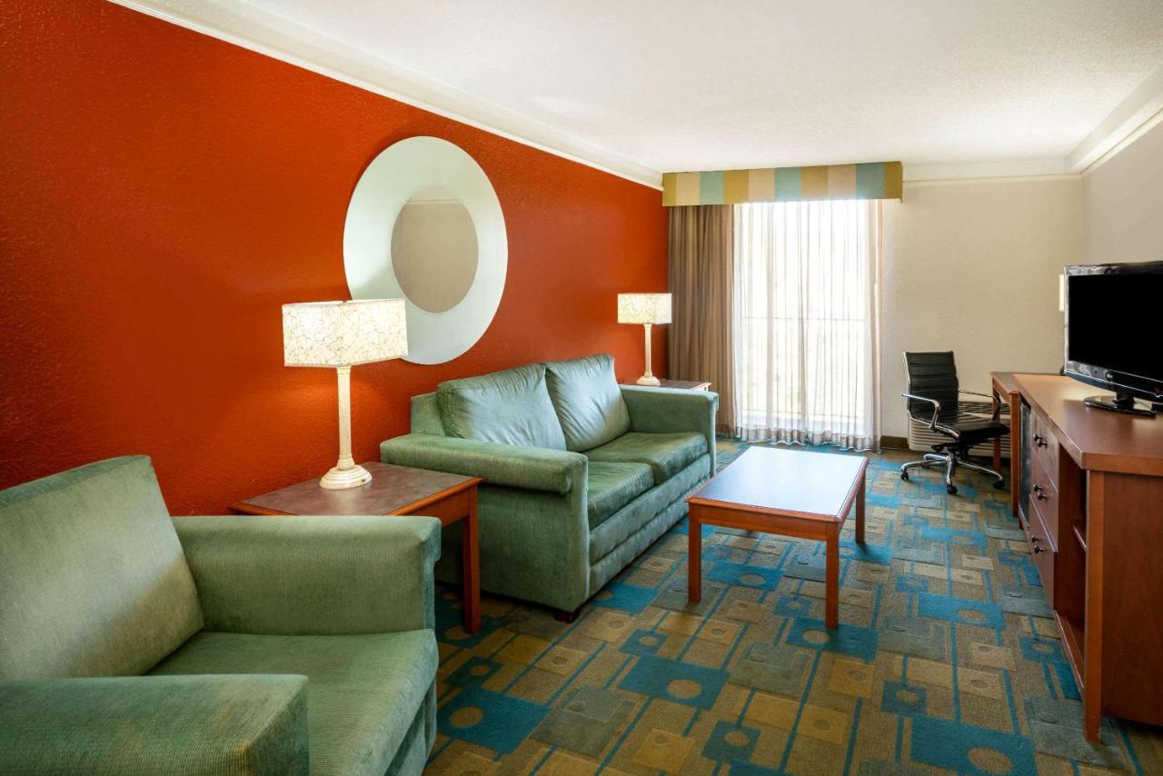 La Quinta By Wyndham Airport/opryland Hotel 3*
